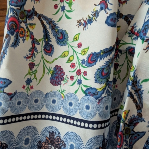 Ces Femme Blue and White Skorts with Floral Pattern - Picture 2 of 6